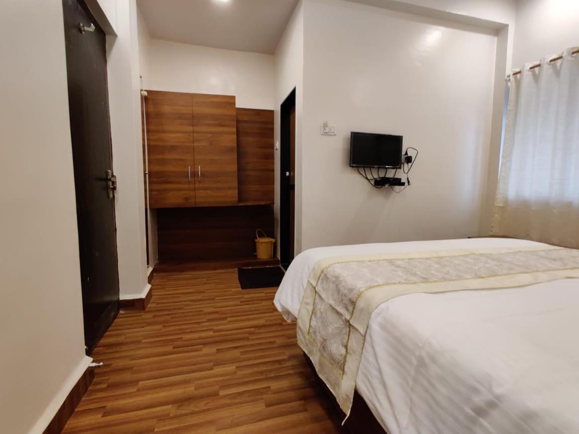Hotel Surya Grande Kudal  Экстерьер фото
