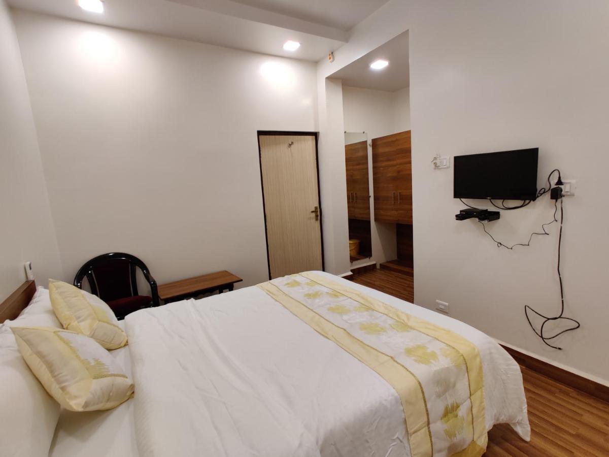 Hotel Surya Grande Kudal  Экстерьер фото
