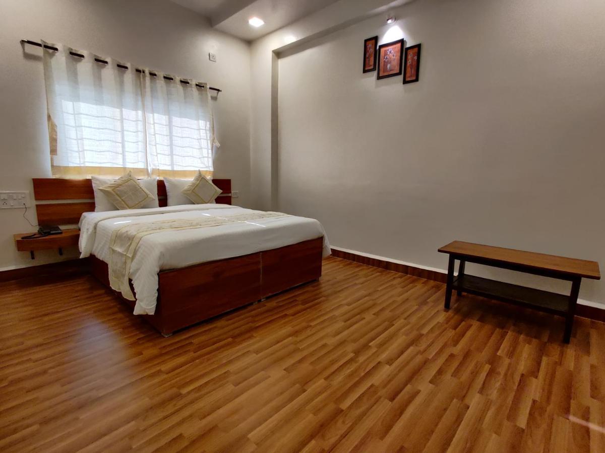 Hotel Surya Grande Kudal  Экстерьер фото