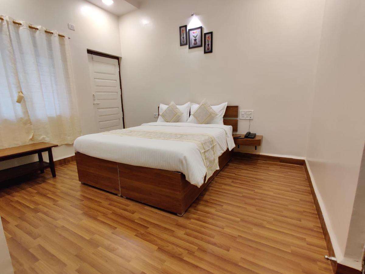 Hotel Surya Grande Kudal  Экстерьер фото